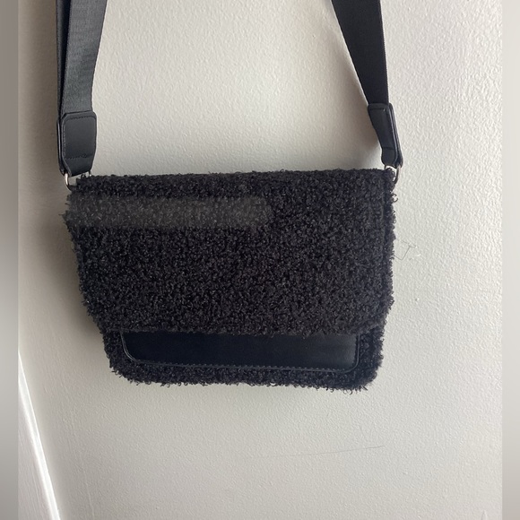 New without tags black Sherpa purse - Picture 2 of 4